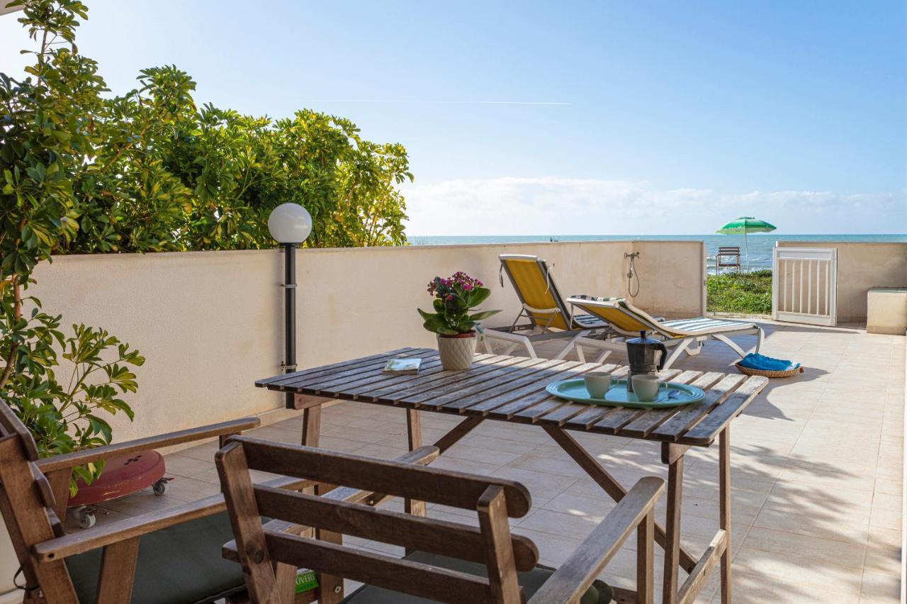Marinella Sul Mare Villa ปุนตาเซกกา ภายนอก รูปภาพ